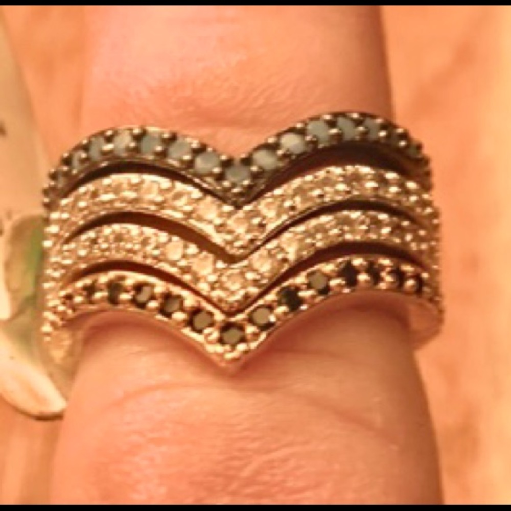 4 pc Ring High quality jewelry size 5